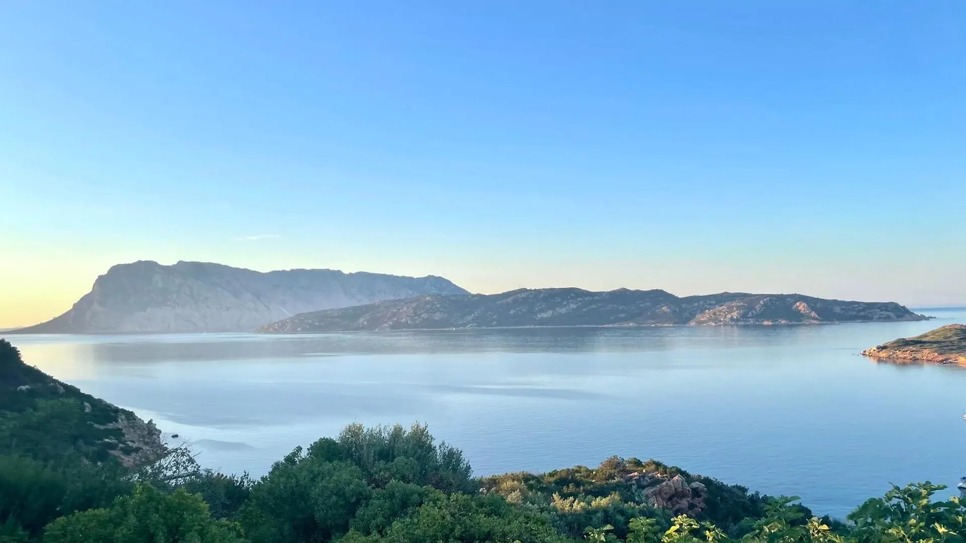 Strepitoso 4 Camere Da Letto E Terrazza Vista Mare Capo Coda Cavallo Daire