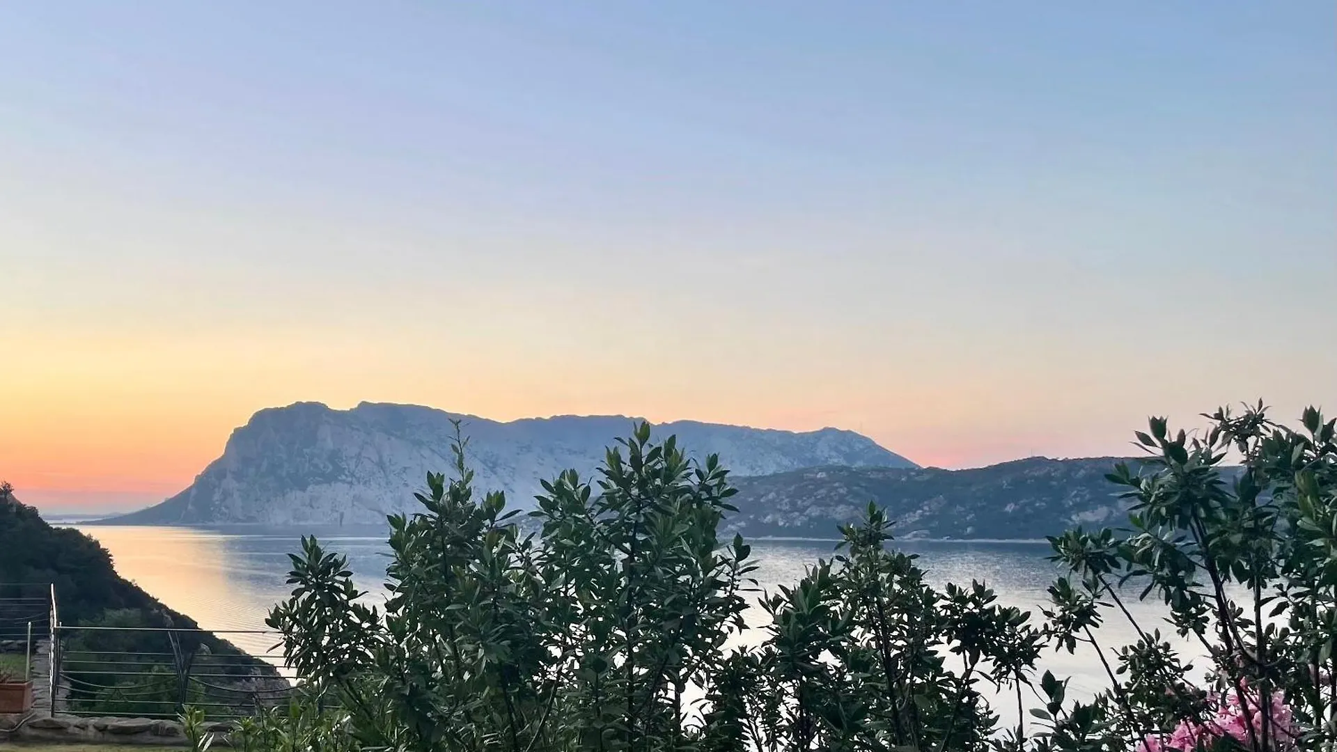 Strepitoso 4 Camere Da Letto E Terrazza Vista Mare Capo Coda Cavallo 0*,  İtalya