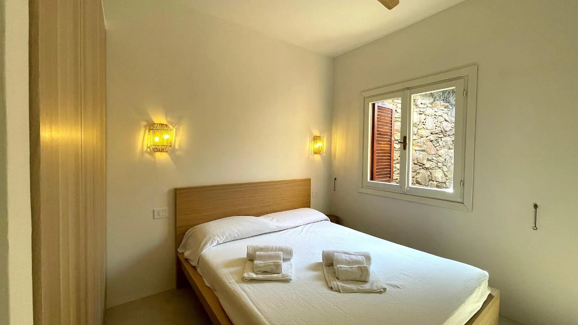 Strepitoso 4 Camere Da Letto E Terrazza Vista Mare Capo Coda Cavallo Apartament